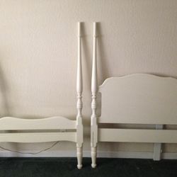 Dixie Bedroom Furniture 6 pc Off White