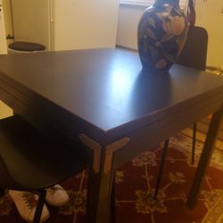 VINTAGE TABLE
