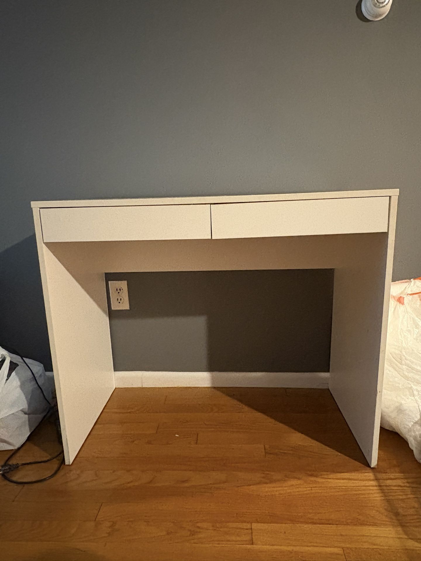 2 Drawer Desk/vanity 