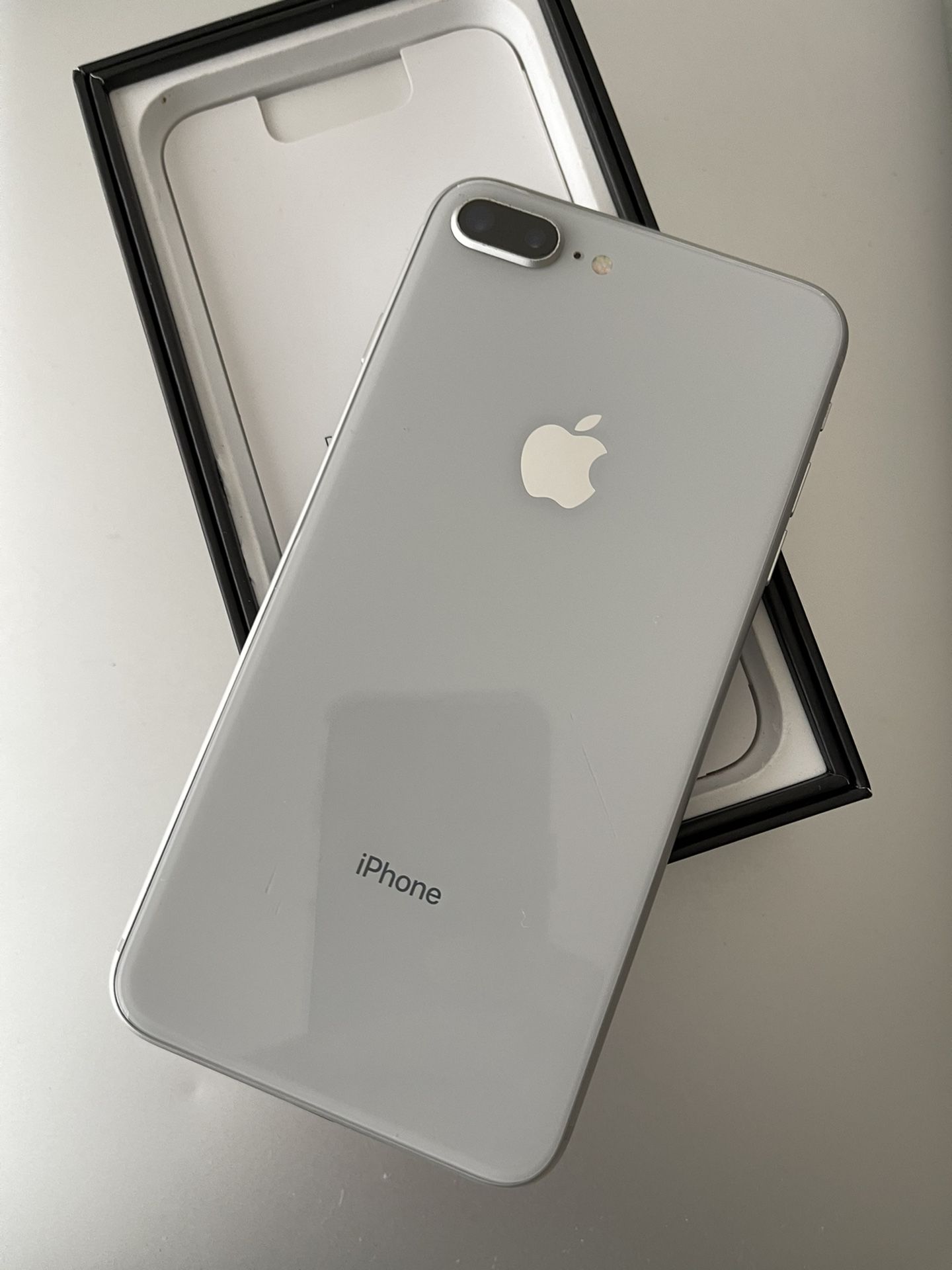 Iphone 8+ Plus 64GB ANY CARRIER SILVER