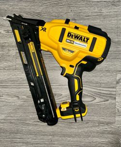 DEWALT 20V XR Brushless 15 GA Angled Finish Nailer (Tool only)