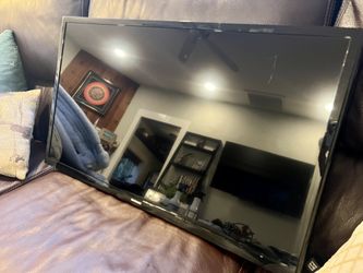 32" HD Flat Smart TV