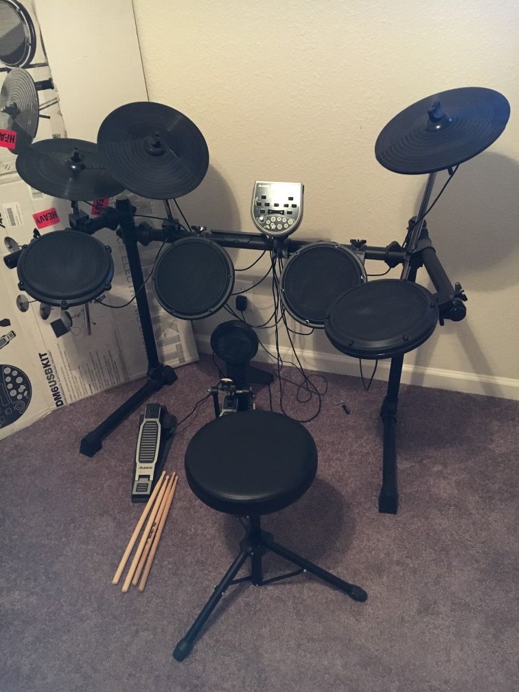 Alesis DM6 Electronic Drum Kit