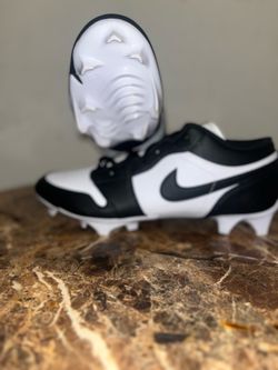 Jordan low td Nike white & black cleats