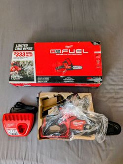 Milwaukee M12 FUEL 6 in. Brushless Pruning Saw HATCHET