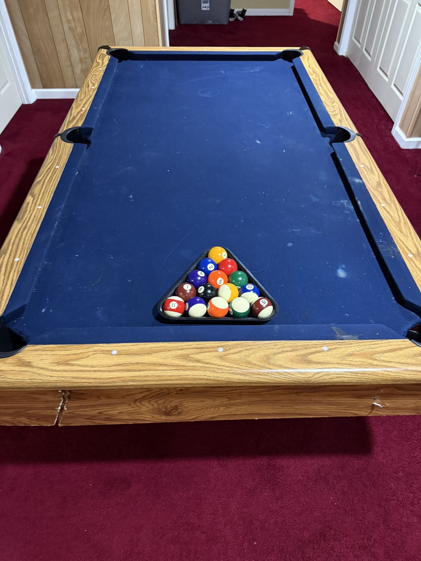 Pool Table Comes With 4 Pool Sticks