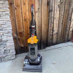 Dyson DC33 Vacuum