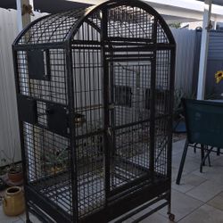 Jaula Negra De Hierro Fuerte Para Aves Grandes En Buenas Condiciones 