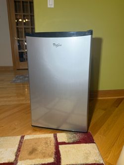 Mini fridge. Like new  obo
