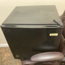 Magic Chef Mini Frig