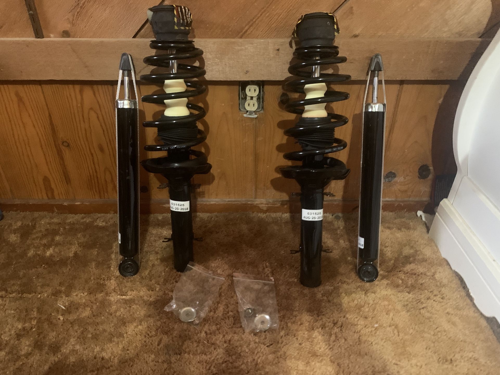 Brand new Detroit Axle struts & shocks for VW Jetta MK4