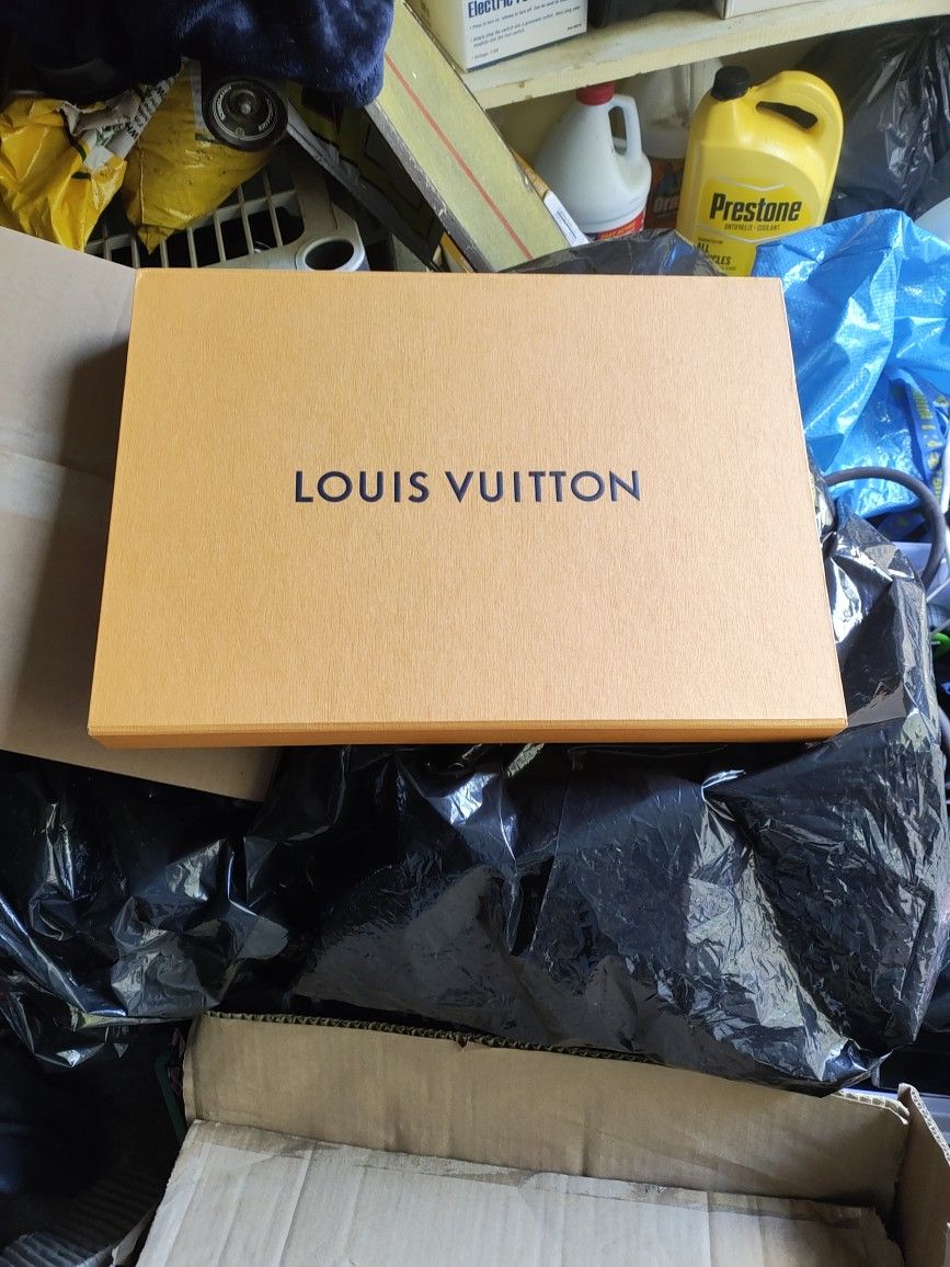 LV Box And Sleeve