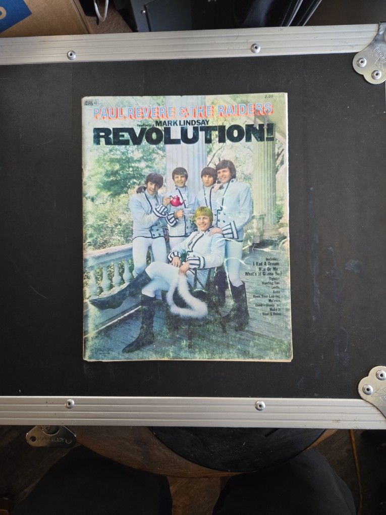 PAUL REVERE & THE RAIDERS

featuring MARK LINDSAY

REVOLUTION Music Book!