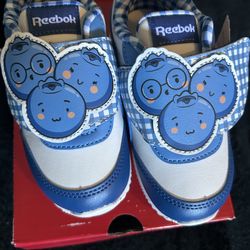 Toddler shoes size 7
