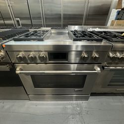 JennAir Pro-Style® 36” Dual-Fuel Range with Griddle and MultiMode® Convection