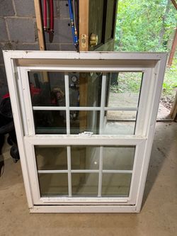 Qty (2) 28x38 Pella Vinyl Double-Hung Window, Double Pane, Grilles