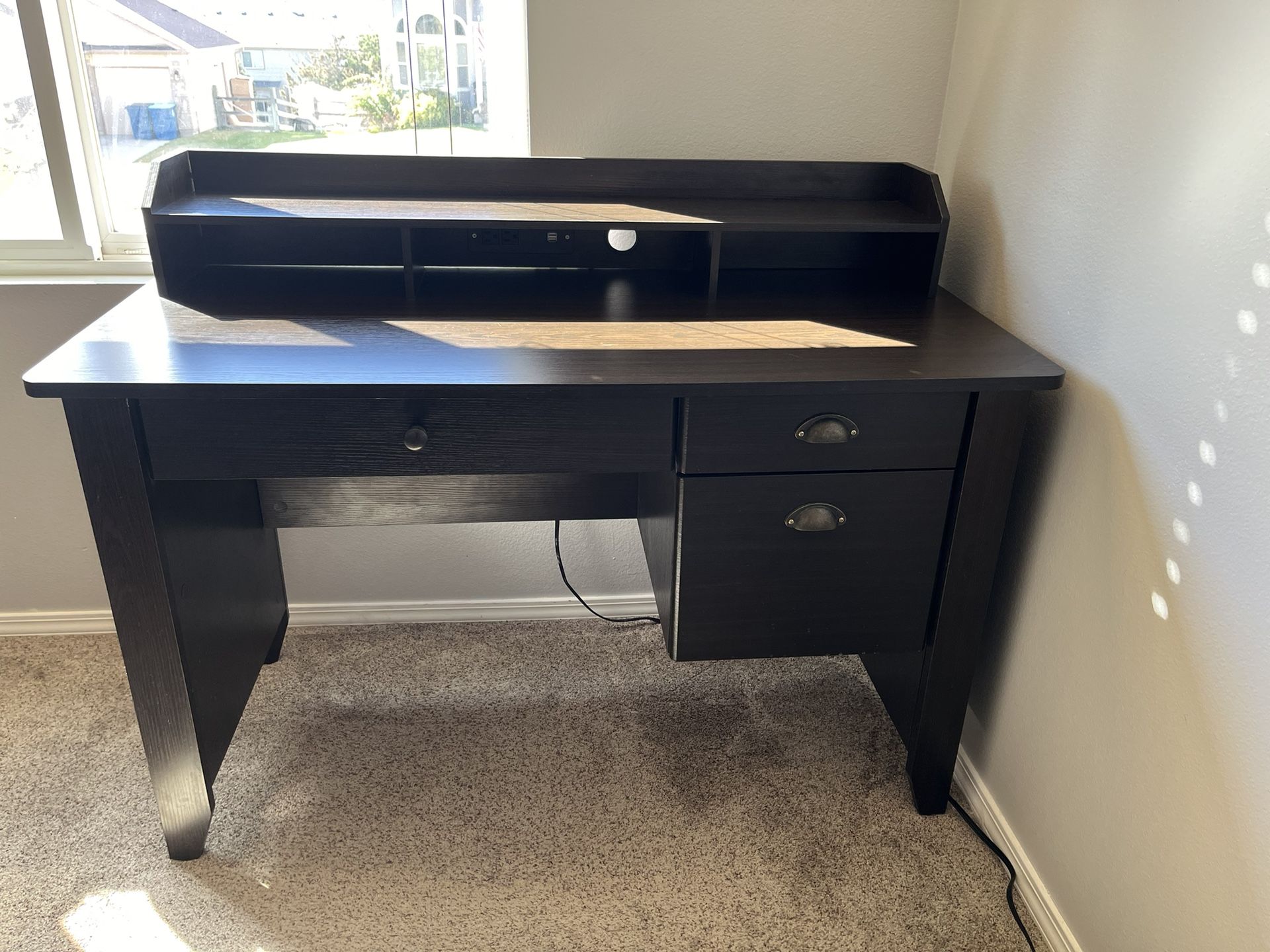 Executive Desk With Hutch And USB, Charger Hub