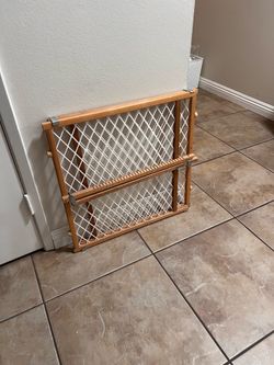 Baby gate or dog gate