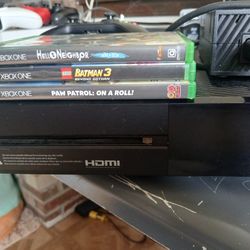 XBOX 360 W/ GAMES