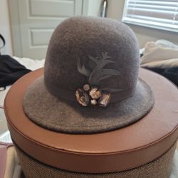 winter hat NINE WEST  SILVER COLOR NEW