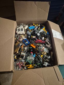 36 lb box of misc Lego pieces!