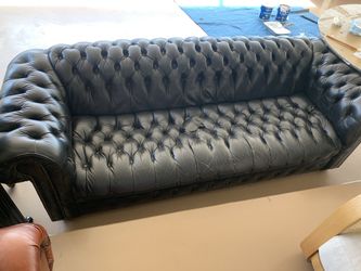 Man Cave Couch Sofa Chesterfield Style