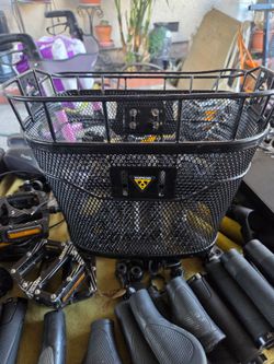 Top peak front basket
