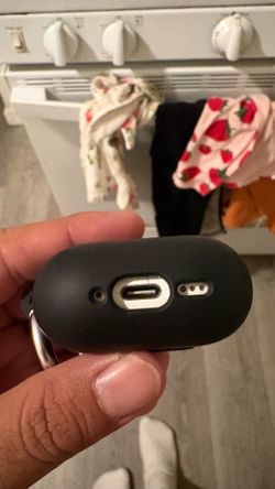 AirPods 4 with and