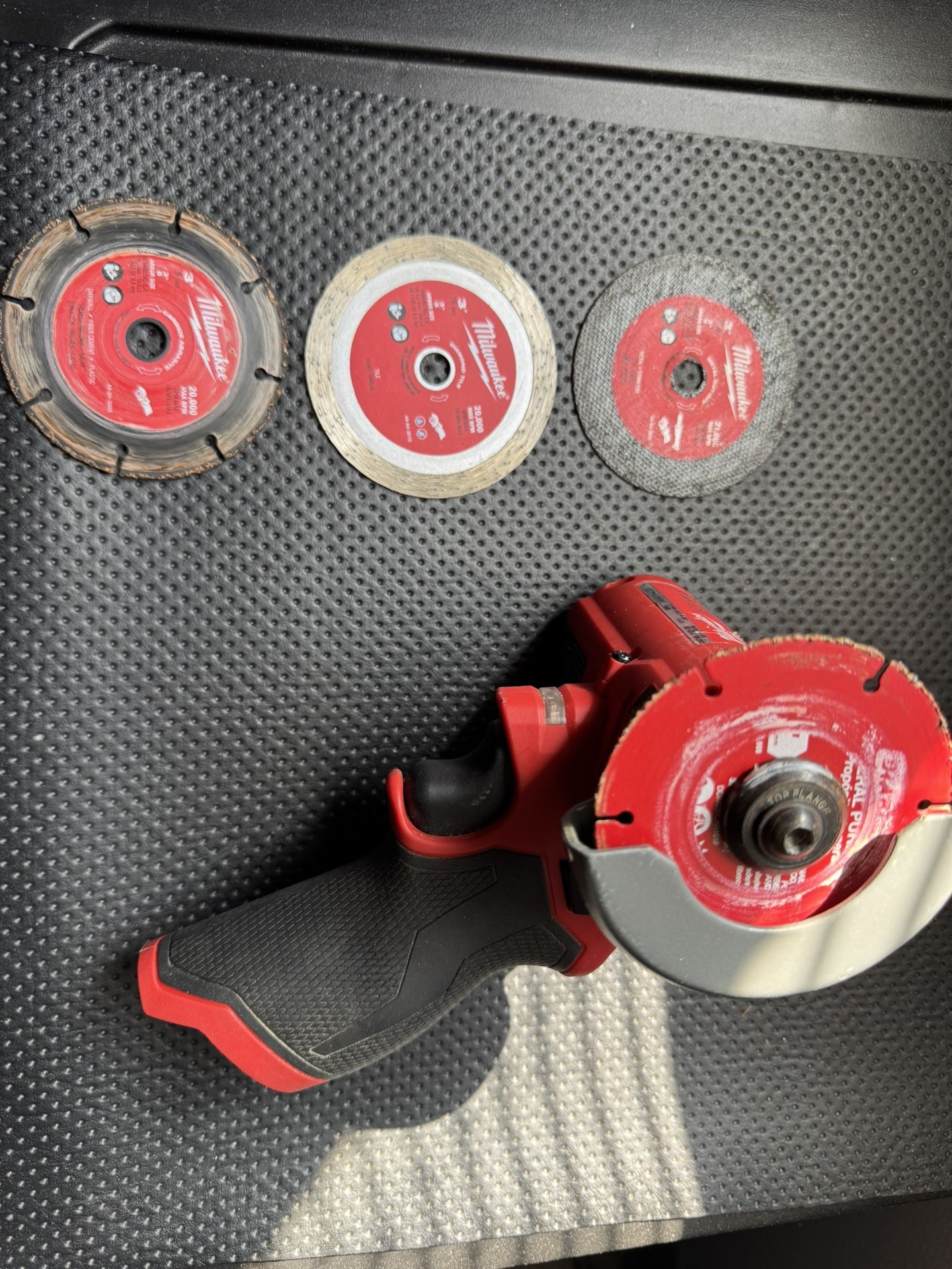 Milwaukee M12 Fuel Brushless 3inch Cut Off Saw