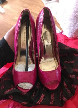 Pink heels 👠