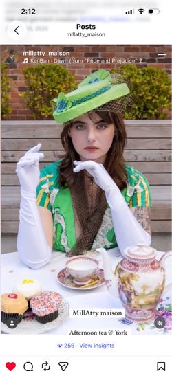 Green hat / Bridgerton  style