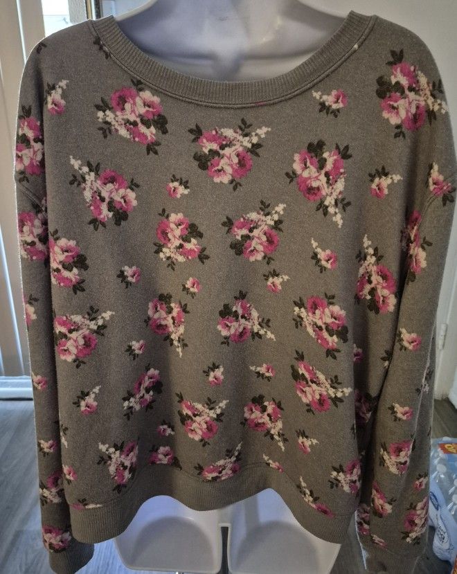 (2) NEW BEAUTIFUL FLEECE SWEATERS FROM TARGET..SIZE:LARGE *PLEASE SEE PICTURES!!!π₯