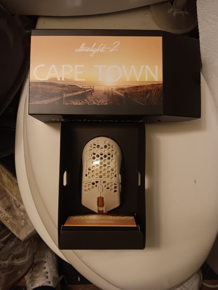 !! Gaming Mouse  Capetown  Ultralight  2 New