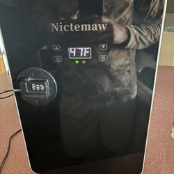 NieteMaw Mini Fridge 