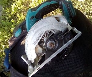 Makita 18 v circular saw 6-1/2 " diameter blades