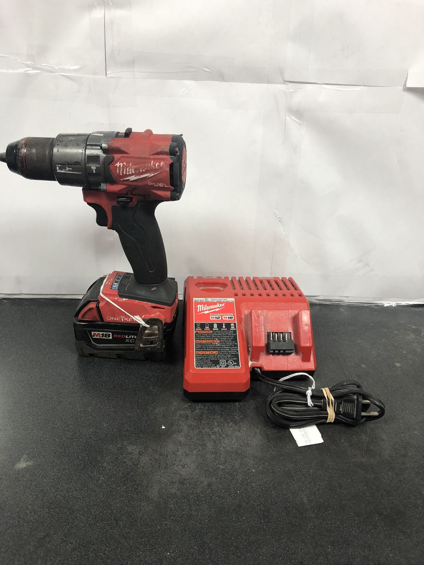 Milwaukee 2806-20 1/2” hammer drill driver with m18 xc 5.0 battery and charger and with one-key