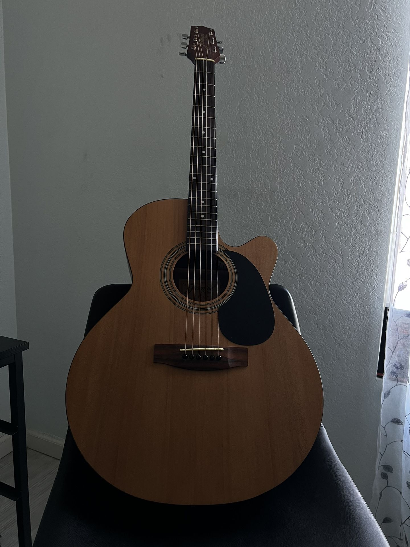 Jasmine Guitar