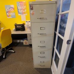 Filing Cabinet With Key 🔑 