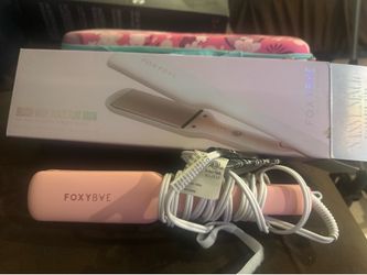 FoxyBae Blush Wide Plate Flat Iron