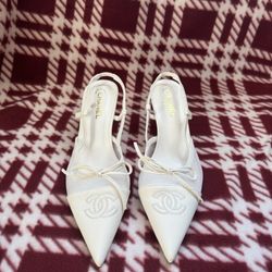 White and Gold Chanel High Heels Size 40 Excellent Condition No Box Worn Twice