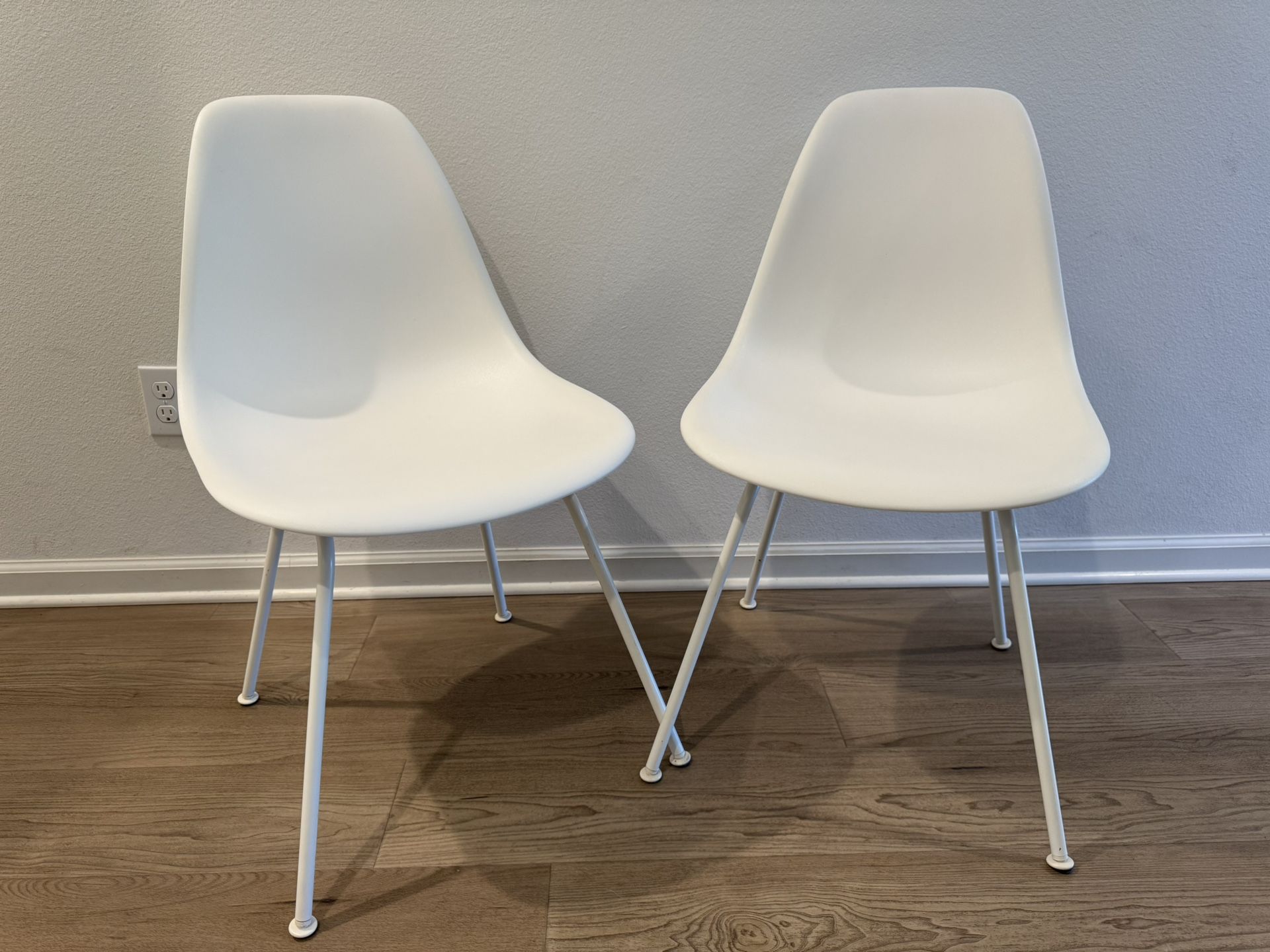 Herman Miller Eames Modeled Plastic Side Chair( Each)
