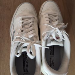 Reebok Shoes SIZE 8