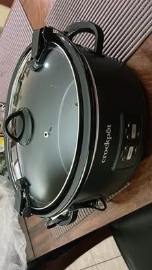 Crockpot Programmable Slow Cooker — Black — MUST GO!