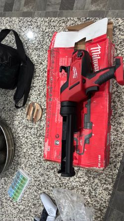 Milwaukee M18 Caulking Gun