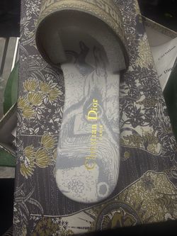 Women’s sandals