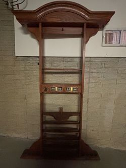 Wall mount billiard cue rack