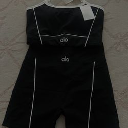 Alo Yoga black and white performance set