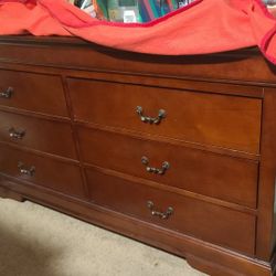 READ! bed Set / Queen / Dresser With Match Mirror 