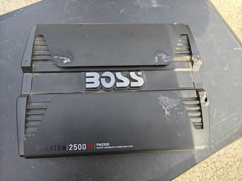 Boss 2500 Watt Amp