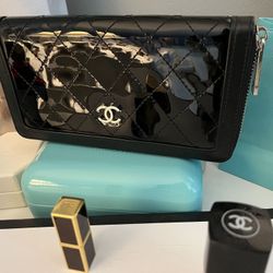 Wallet CC Logo Matelasse Zipper Around 